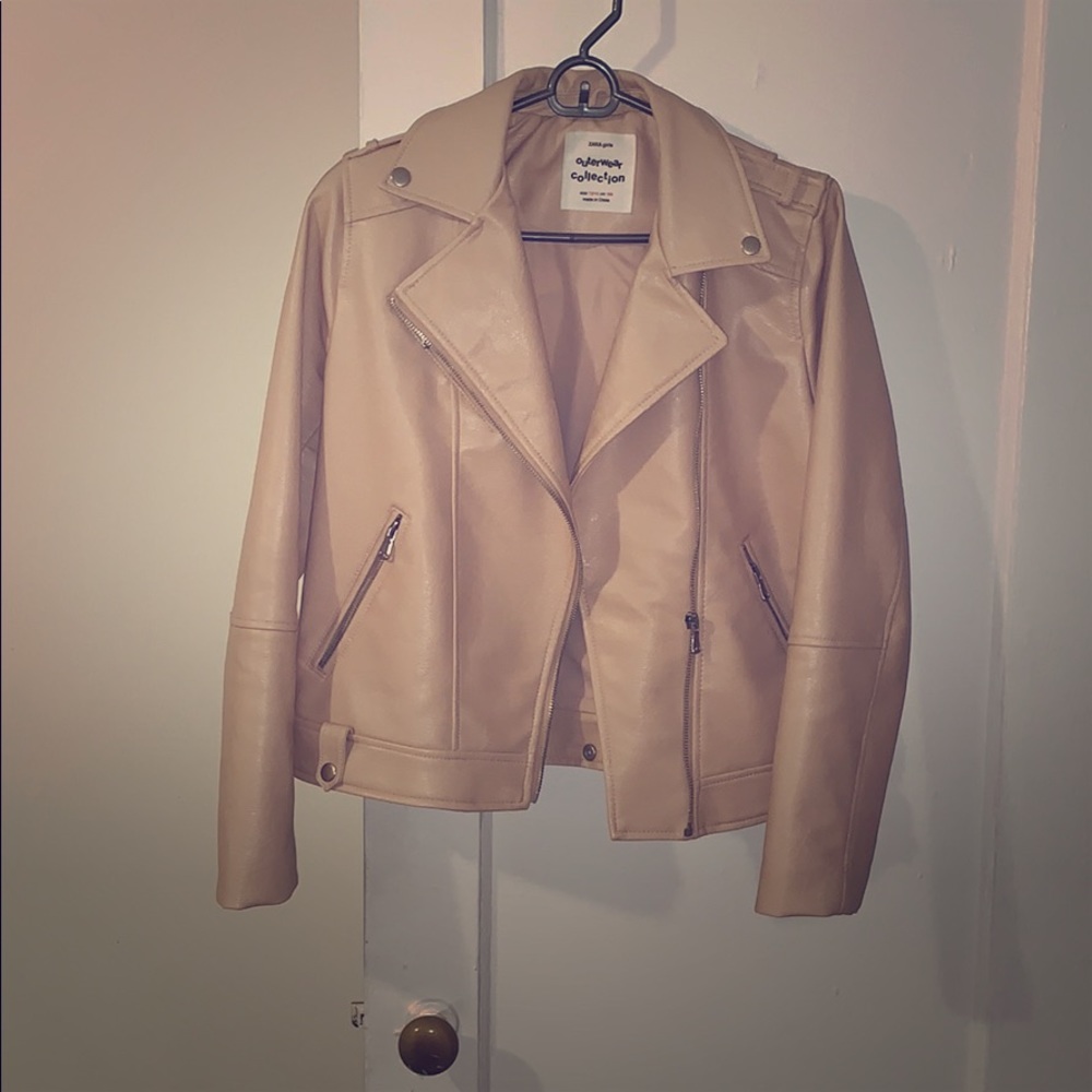 ⭐️💫 price drop!!Light pink faux leather jacket